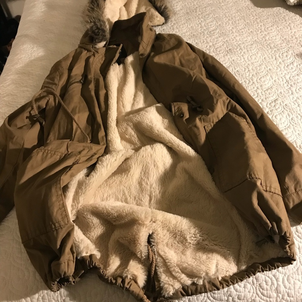 Creme trench